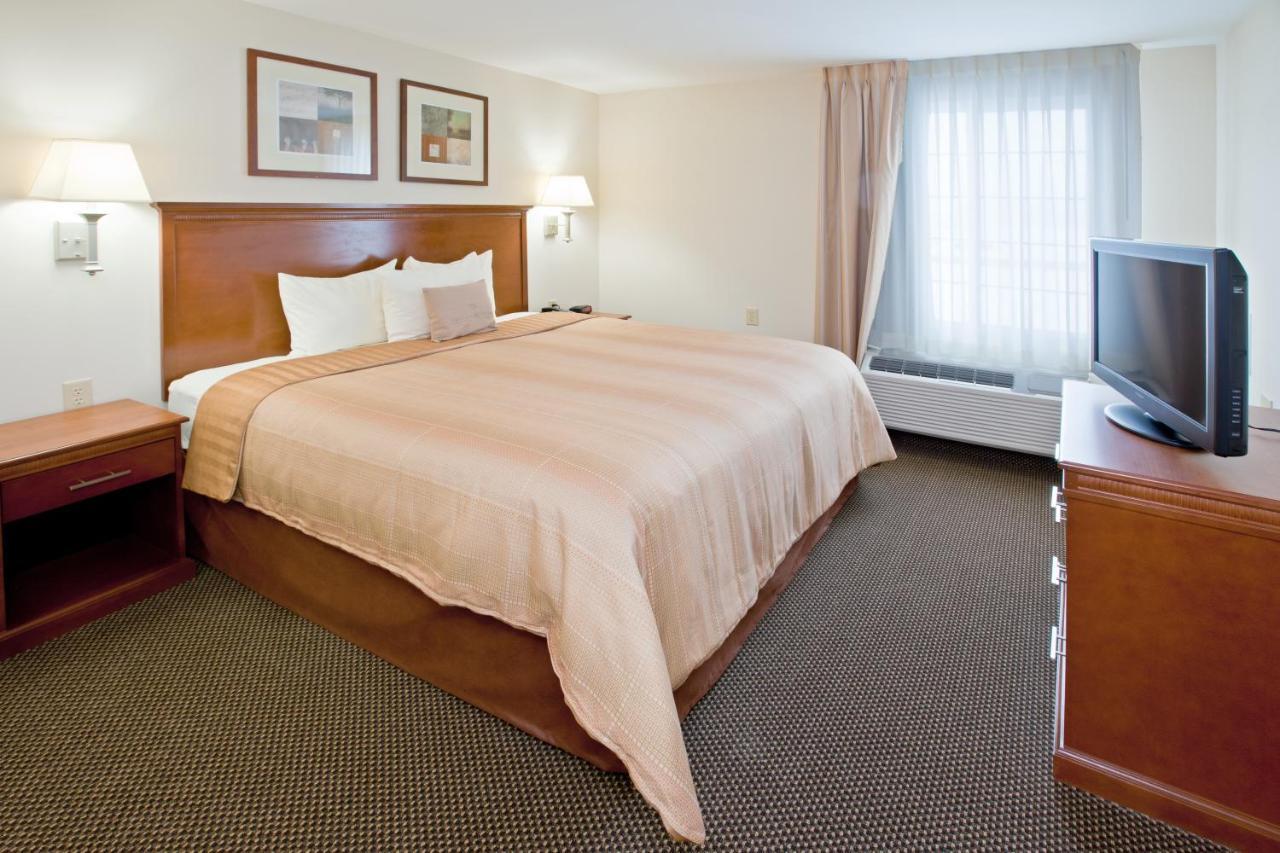 แคนเดิ้ลวูด สวีท แรดคลิฟ - ฟอร์ตน็อกซ์ Hotel Radcliff ภายนอก รูปภาพ
