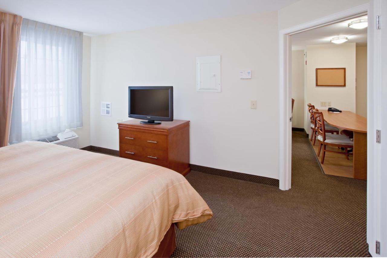 แคนเดิ้ลวูด สวีท แรดคลิฟ - ฟอร์ตน็อกซ์ Hotel Radcliff ภายนอก รูปภาพ