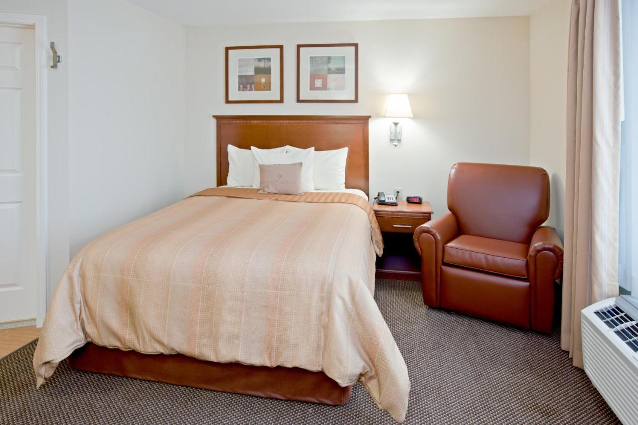 แคนเดิ้ลวูด สวีท แรดคลิฟ - ฟอร์ตน็อกซ์ Hotel Radcliff ภายนอก รูปภาพ