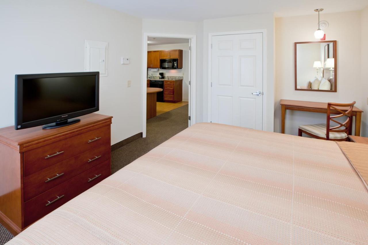 แคนเดิ้ลวูด สวีท แรดคลิฟ - ฟอร์ตน็อกซ์ Hotel Radcliff ภายนอก รูปภาพ