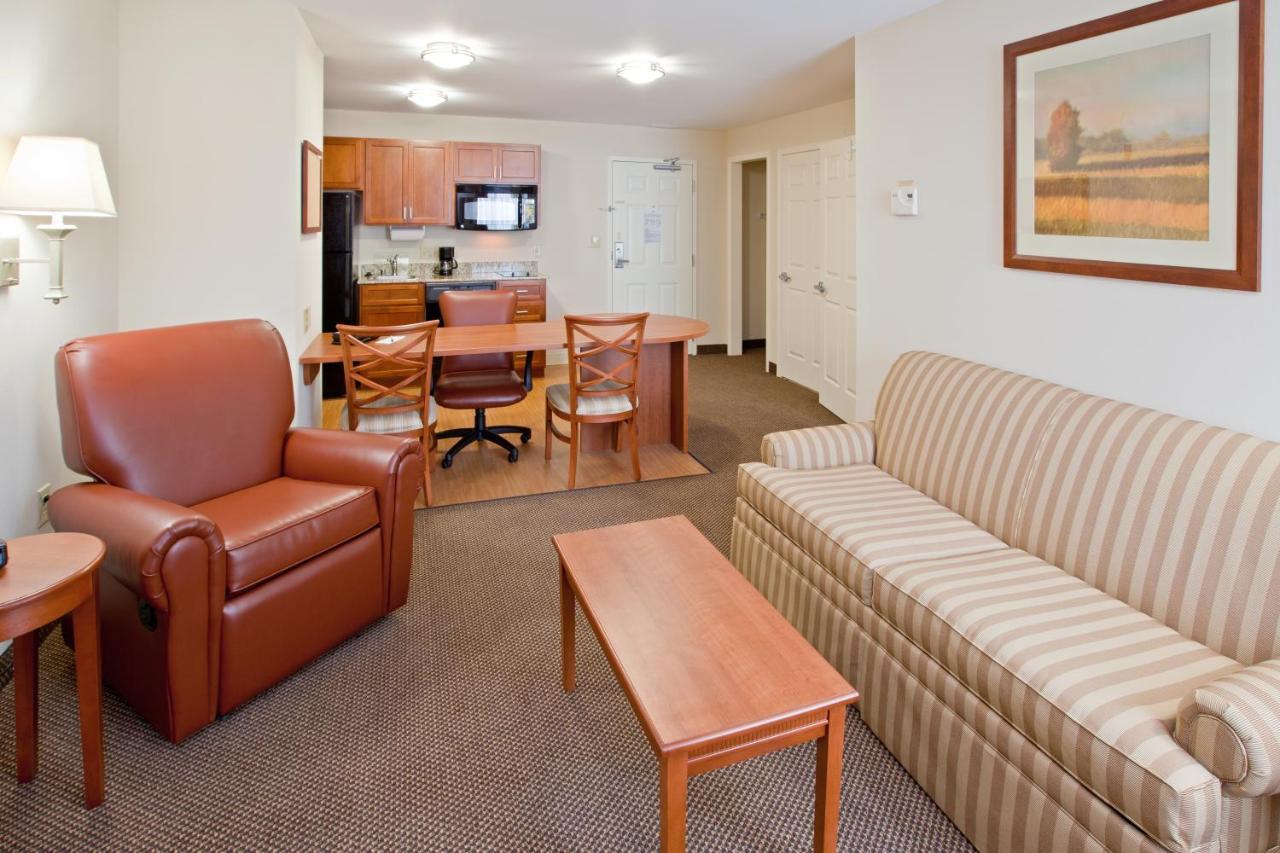 แคนเดิ้ลวูด สวีท แรดคลิฟ - ฟอร์ตน็อกซ์ Hotel Radcliff ภายนอก รูปภาพ