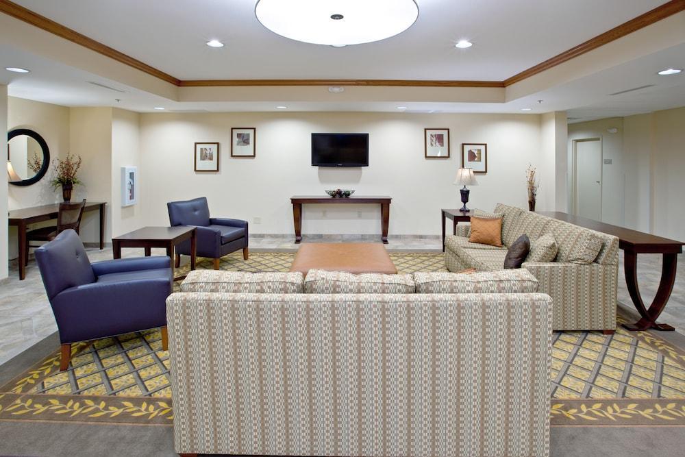 แคนเดิ้ลวูด สวีท แรดคลิฟ - ฟอร์ตน็อกซ์ Hotel Radcliff ภายนอก รูปภาพ