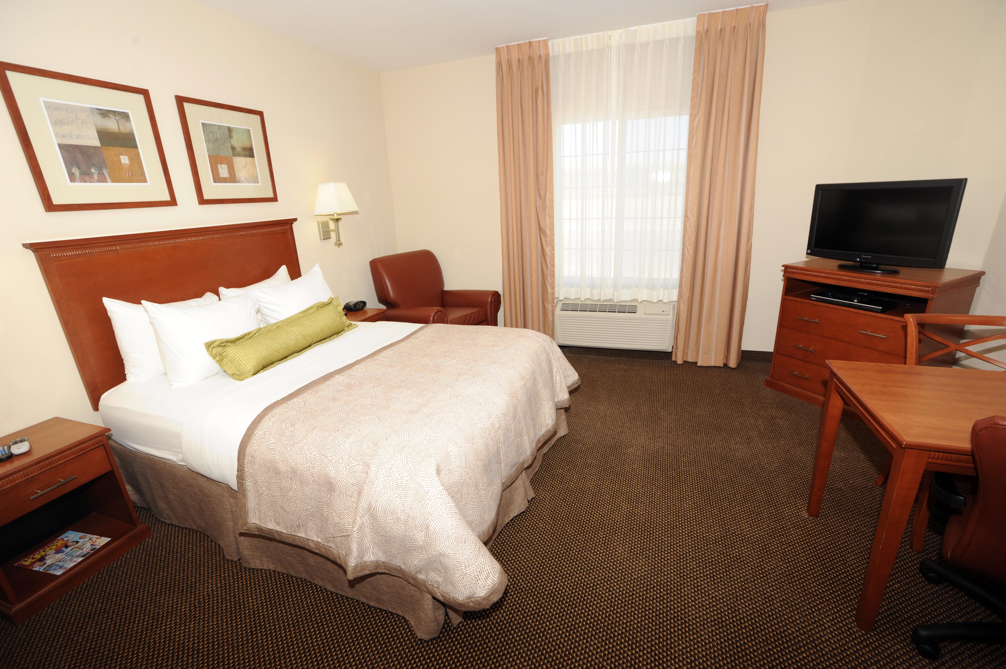 แคนเดิ้ลวูด สวีท แรดคลิฟ - ฟอร์ตน็อกซ์ Hotel Radcliff ภายนอก รูปภาพ