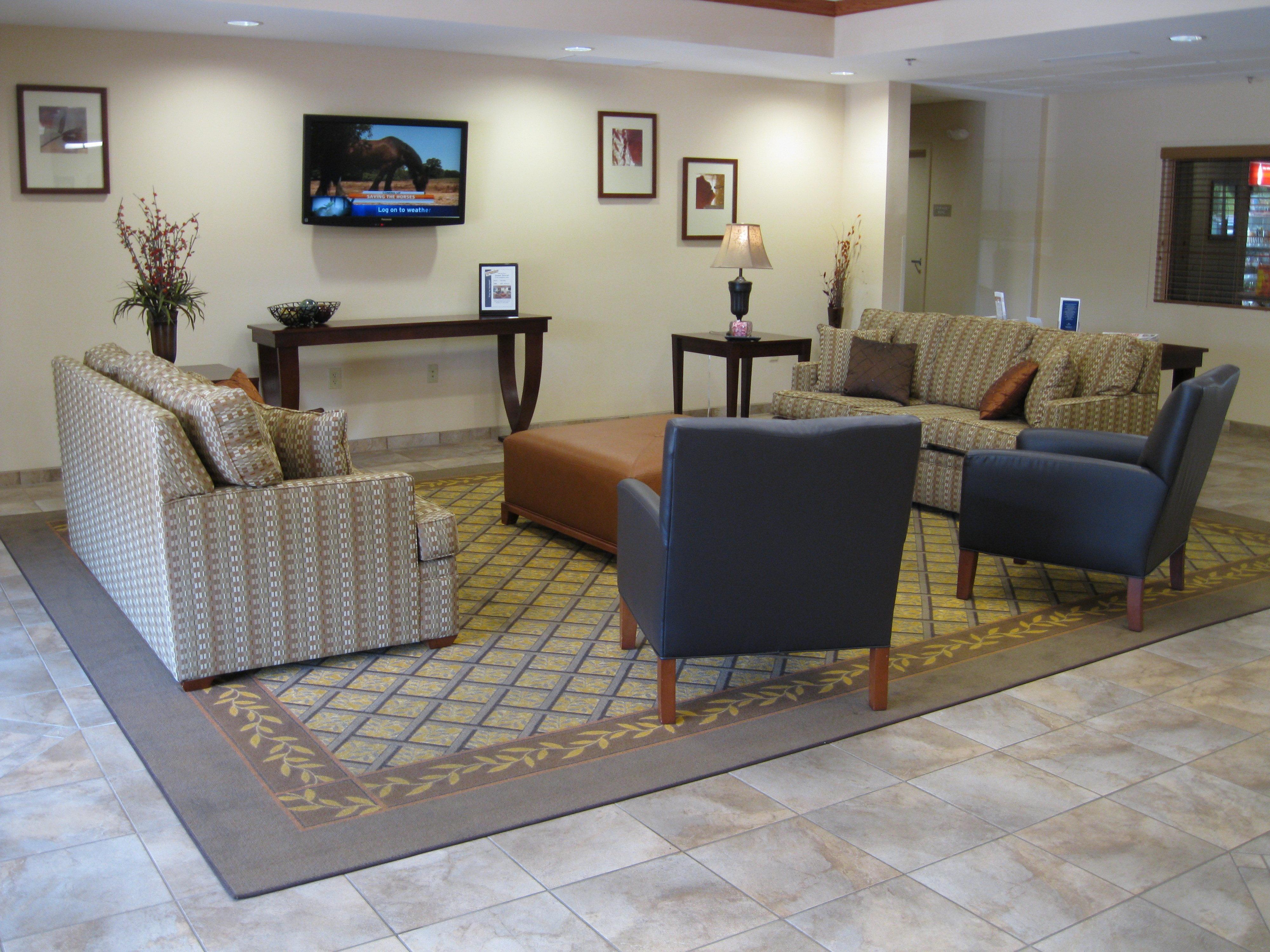 แคนเดิ้ลวูด สวีท แรดคลิฟ - ฟอร์ตน็อกซ์ Hotel Radcliff ภายนอก รูปภาพ