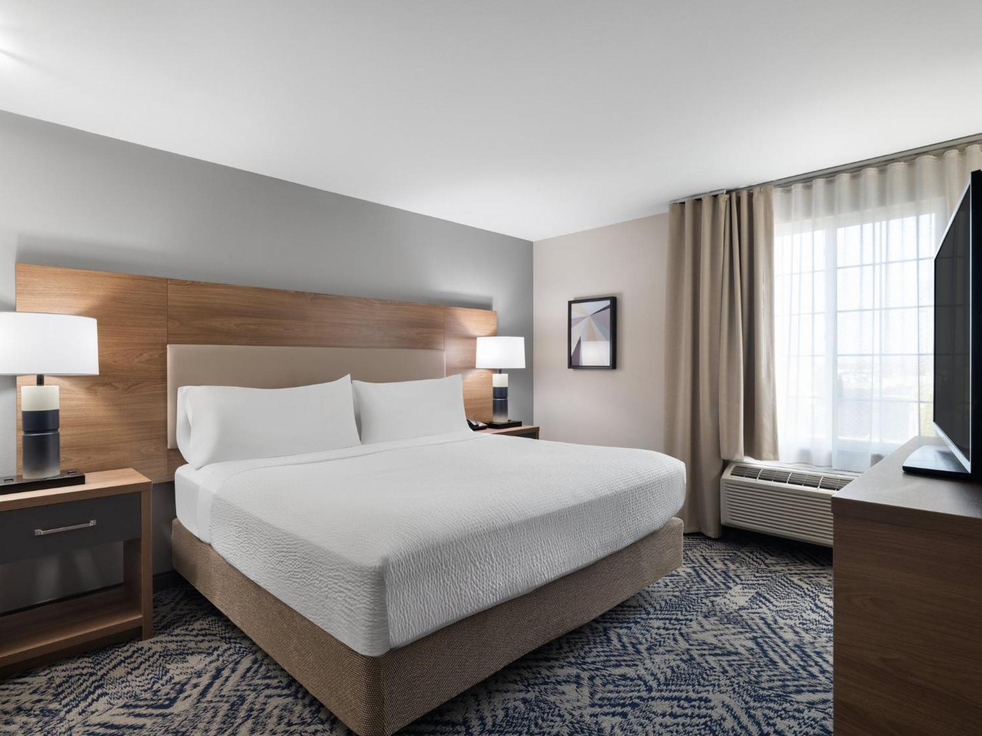 แคนเดิ้ลวูด สวีท แรดคลิฟ - ฟอร์ตน็อกซ์ Hotel Radcliff ภายนอก รูปภาพ