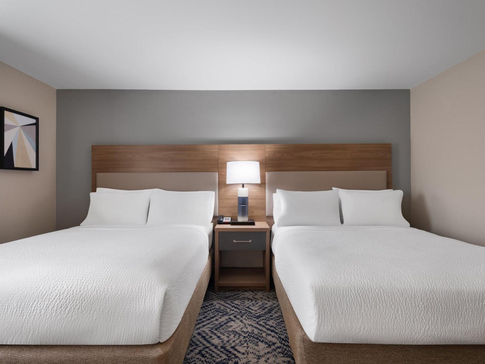 แคนเดิ้ลวูด สวีท แรดคลิฟ - ฟอร์ตน็อกซ์ Hotel Radcliff ภายนอก รูปภาพ